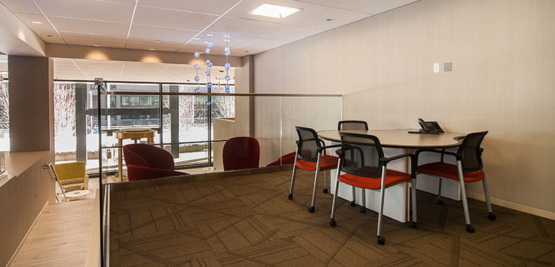 Photo of Plante Moran Chicago office lounge area.